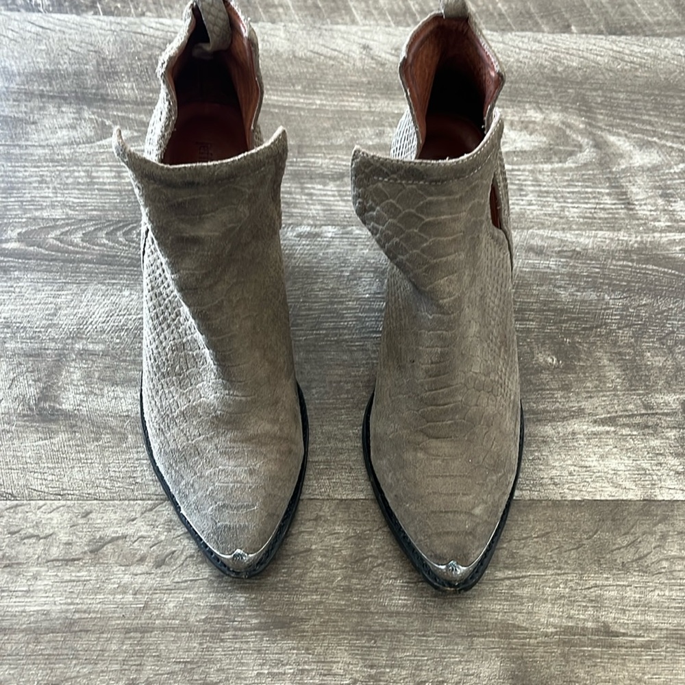 Jeffrey Campbell booties 9